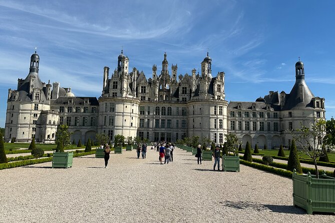 Loire Valley Castles Day Trip with Audio Guided Option from Paris - Practical Details: Meeting Points and Group Size