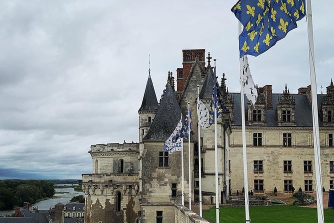Loire Valley Castles Small-Group Day Trip from Paris - Discovering Château de Chenonceau’s Elegant Waterside Setting