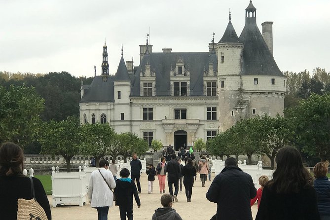 Loire Valley Castles Small-Group Day Trip from Paris - Independent Exploration with Guided Context