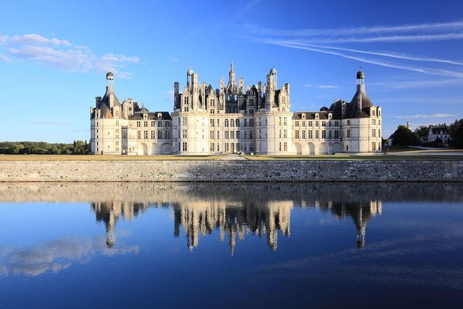 Loire Valley Castles Trip with Chenonceau and Chambord from Paris - Cheverny Castle: Family Heritage and Artistic Inventions