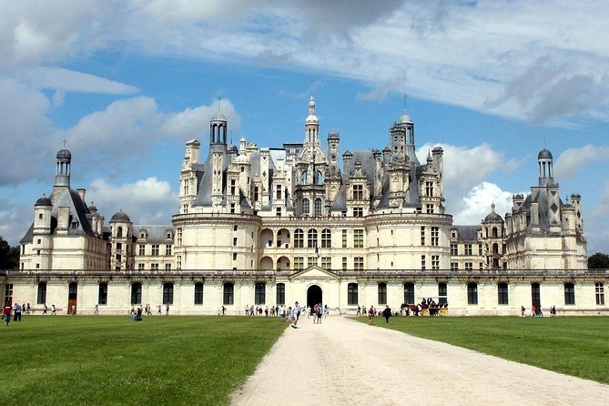 Loire Valley Castles VIP Private Tour: Chambord, Chenonceaux, Amboise - Start with the Château Royal d’Amboise, the Last Resting Place of Leonardo da Vinci