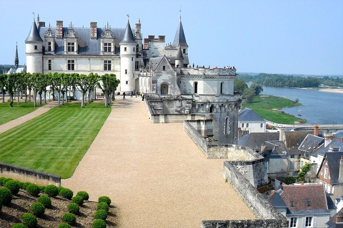 Loire Valley Castles VIP Private Tour: Chambord, Chenonceaux, Amboise - Discover the Grandeur of Château de Chambord, the Largest Loire Castle