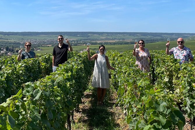 Loire Valley Chambord Castle and Wine Tasting from Paris - Visiting the Loire Valley Family-Run Winery and Tasting