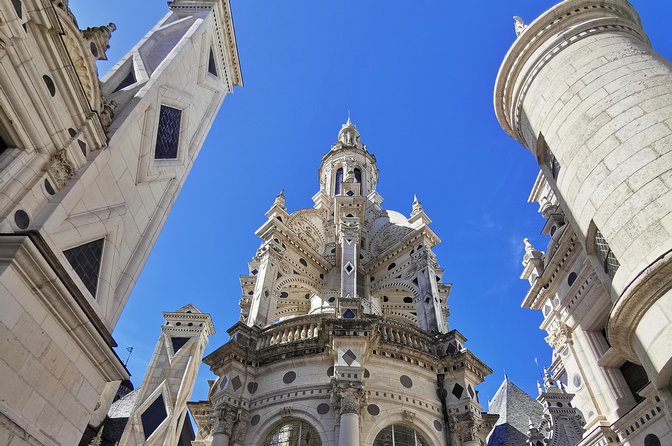Loire Valley Full-Day Private Guided Tour with Hotel Pickup - Visiting the Iconic Château de Chambord