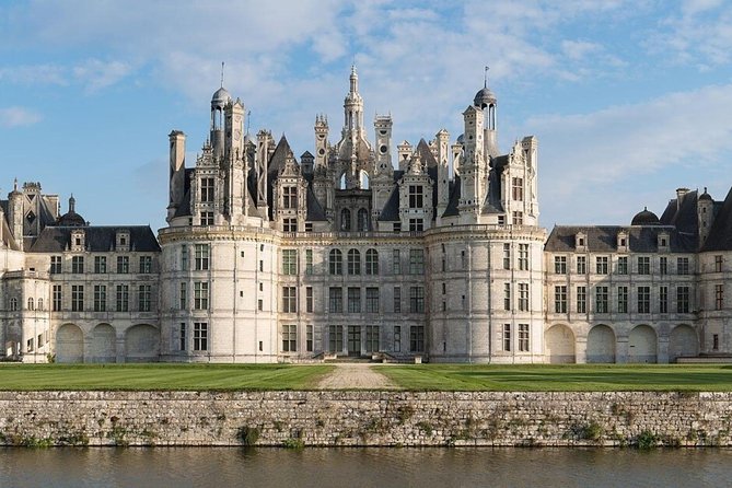 Loire Valley Trip from Paris with Private Local Guide & Private Transportation - Experience the Loire Valley in Comfort and Style