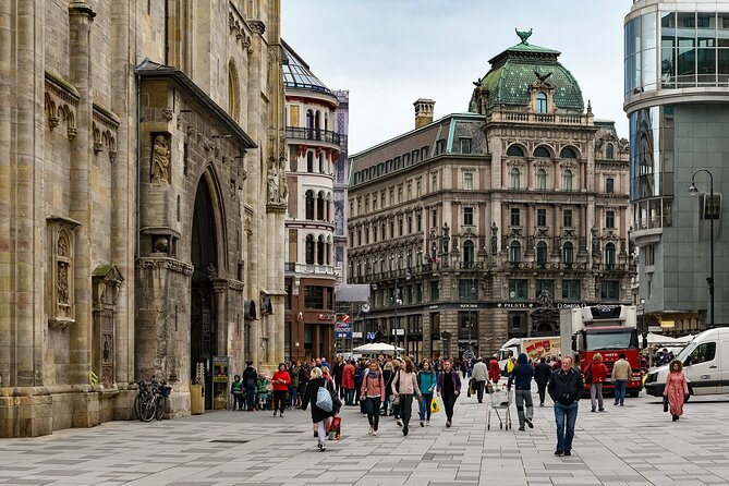 Lokafy Vienna Kid-Friendly Private Walking Tour with a Local - Key Points