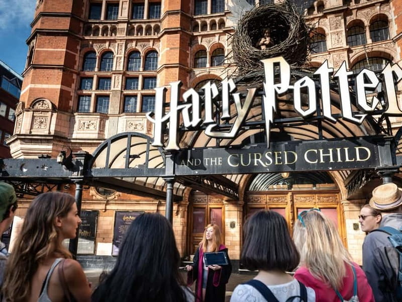 London: 18+ Harry Potter Tour with Cocktail Stop! - The Cocktail Stop: A Perfect Midway Break