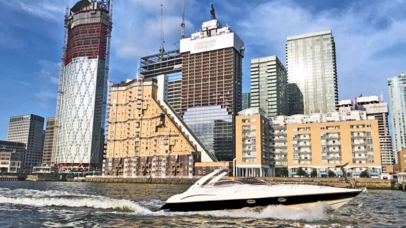 London: 2 hour private luxury Thames boat cruise / hire - What Makes the Sunseeker Superhawk Stand Out?