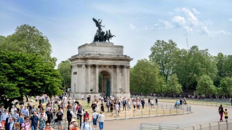 London: 24-Hour Hop-On Hop-Off Bus Pass - Onboard Amenities and Multilingual Audio Guides