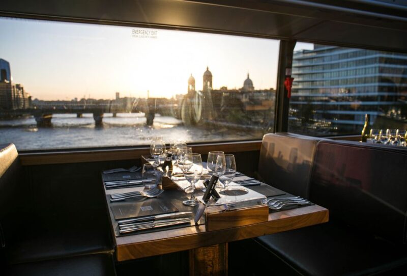 London: 4 Course Lunch Tour by Luxury Coach - The Luxury Coach and Its Elegant Design