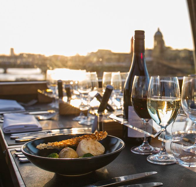 London: 4 Course Lunch Tour by Luxury Coach - Practical Amenities on Board