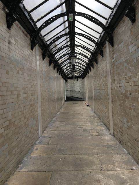 London: 4-Hour Secret Places Tour in a Black Cab - Unique Stops Like the Oldest Water Fountain and 900-Year-Old Prison Cells