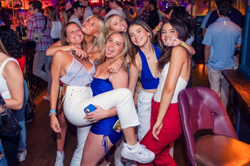 London: 4 Soho Nightclubs Crawl - The Role of the Guides and Hosts During the Night