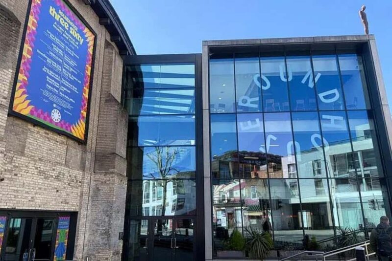 London: Amy Winehouse Bar Tour with Drinks and Snacks - The Guide’s Role in Bringing Amy’s Story to Life