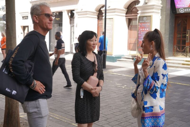 London: Beatles Walking Tour with Top Guide and 60s Bar - Key Points