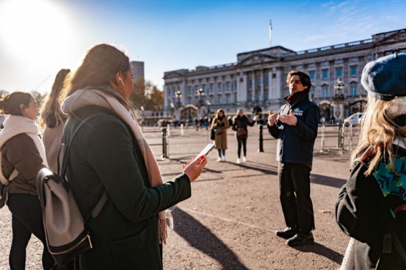 London: Best Landmarks Walking Tour - From Buckingham Palace to the Changing of the Guard