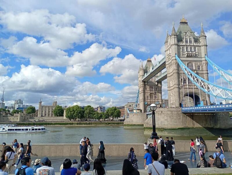 London: Big Sunday Walk from Big Ben to Tower Bridge Pub - Walking Through Royal Parks and Across Historic Bridges
