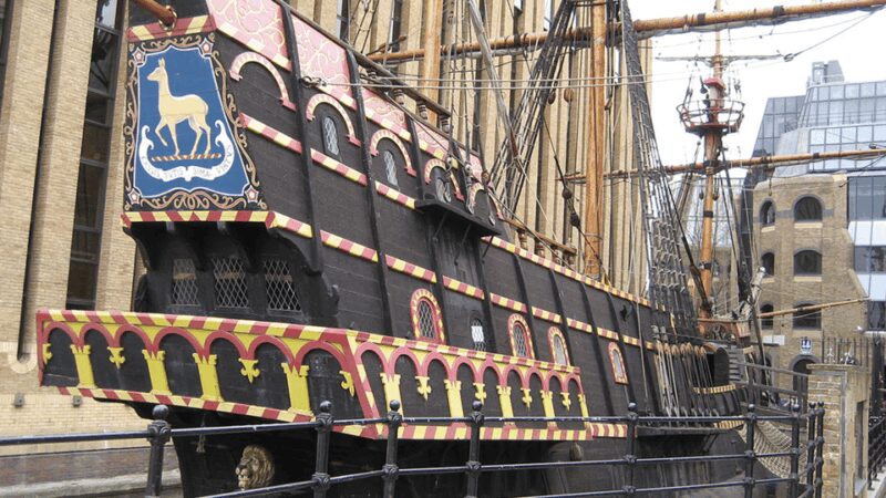 London: Borough Market Food Tour with 10+ Tastings - Savoring Sausage Rolls and Drinks Pairings