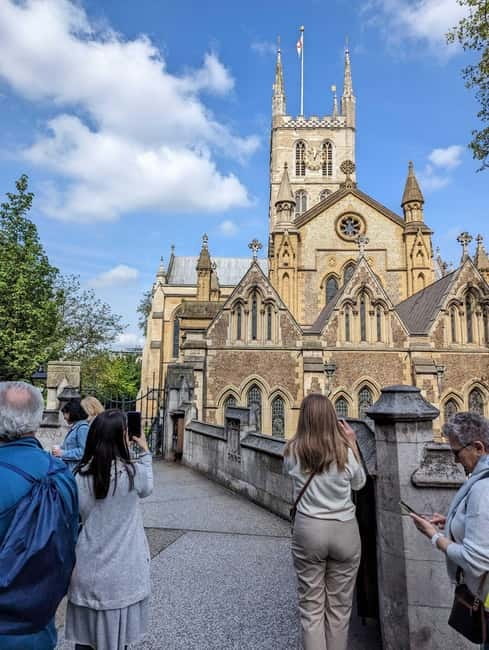 London: Borough Market Food Tour with Local Guide - Ending with a Fine Wine & Cheese Experience