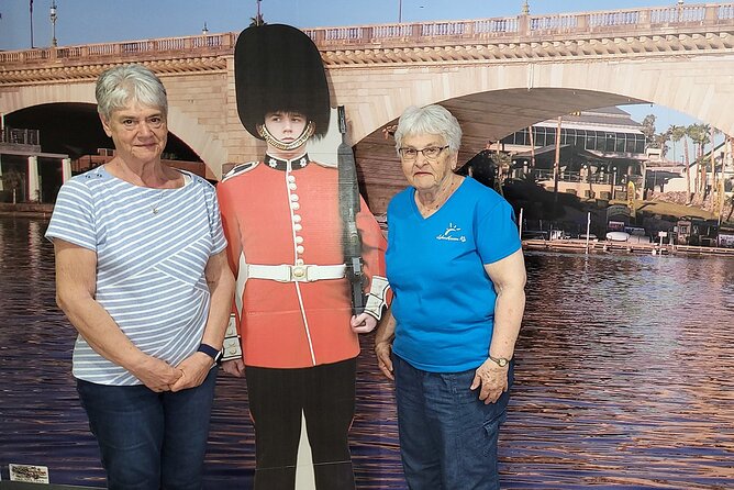 London Bridge and English Village Tour Small Group - What the Tour Offers in Terms of Comfort and Convenience