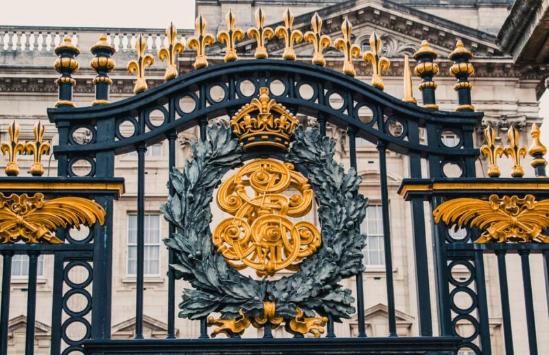London: Buckingham Palace and Changing of the Guards Tour - Value for Money
