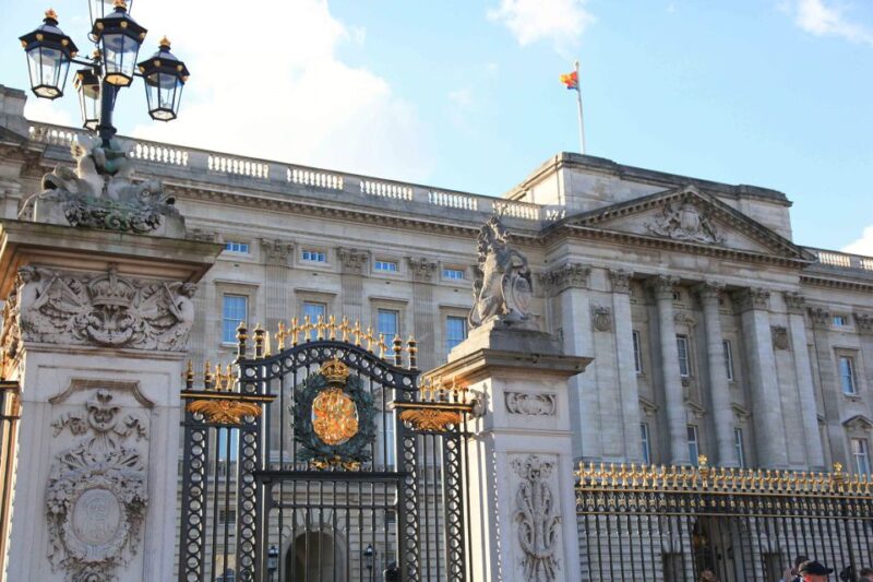 London: Buckingham Palace Entry Ticket & Royal Walking Tour - The Starting Point: Duke of York Column