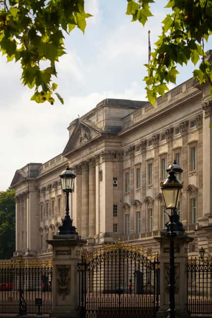 London Buckingham Palace & Westminster Guided Walking Tour - What You See at Buckingham Palace and Trafalgar Square