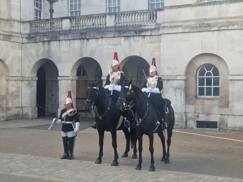 London by taxi: Highlights Tour in a real London Black Cab. - Logistics and Accessibility