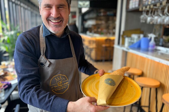 London Camden Market Walking Food Tour With Secret Food Tours - Paying Tribute at the Amy Winehouse Statue