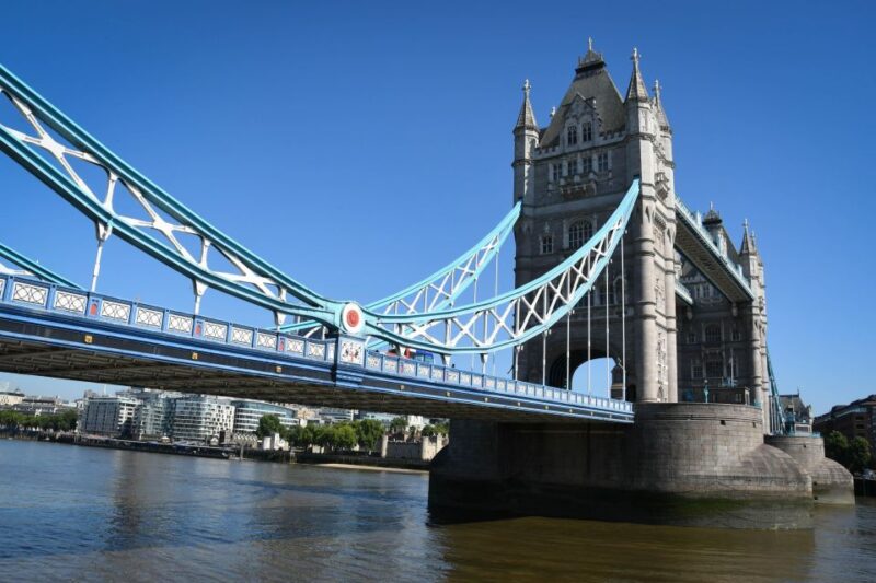 London: Castles & Bridges Southbank Walking Tour - Exploring the Tower of London and Borough Market