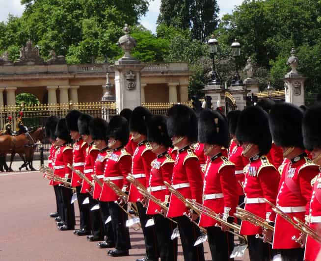 London: Changing of the Guard Experience and Landmarks Tour - Guide Quality and Tour Experience