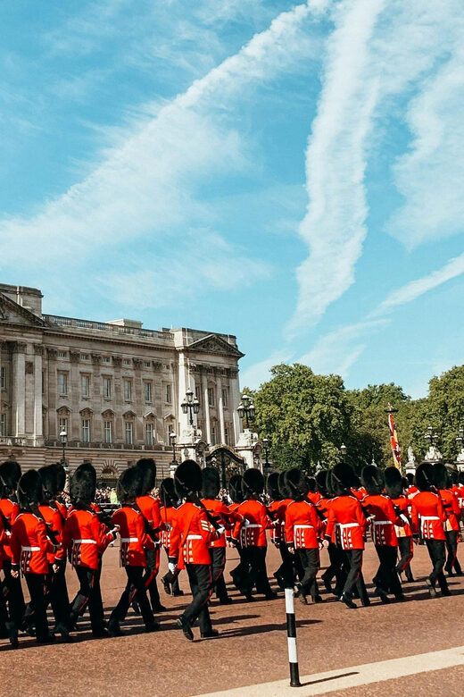 London: Changing of the Guard Experience Private Tour Guide - Discover London’s Historic Landmarks and Hidden Streets