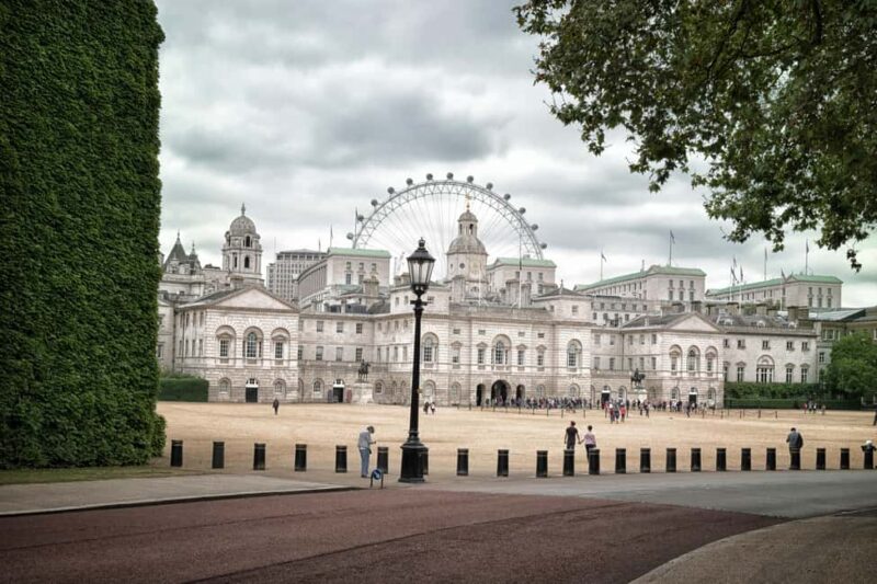 London: Changing of the Guard Experience with a Historian - Key Points