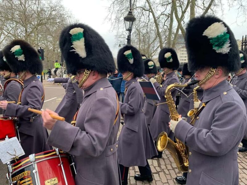 London: Changing of the Guard Experience with a Historian - The Pacing and Weather Considerations