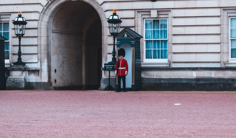 London: Changing of the Guard Private Group or Family Tour - The Significance of the Changing of the Guard