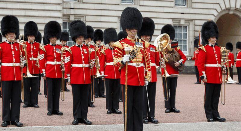 London: Changing of the Guard & Royal London Walking Tour - Up-Close Encounters with Royal Palaces and Residences