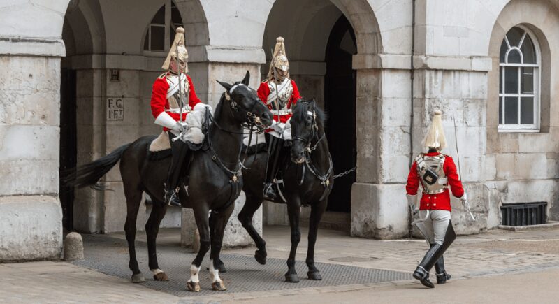 London: Changing of the Guard & Royal London Walking Tour - Official Royal Landmarks and Historic Sites