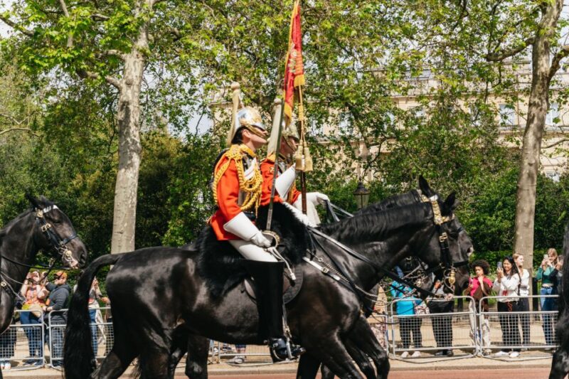 London: Changing of the Guard Tour by Buckingham Palace - Watching the Changing of the Guard