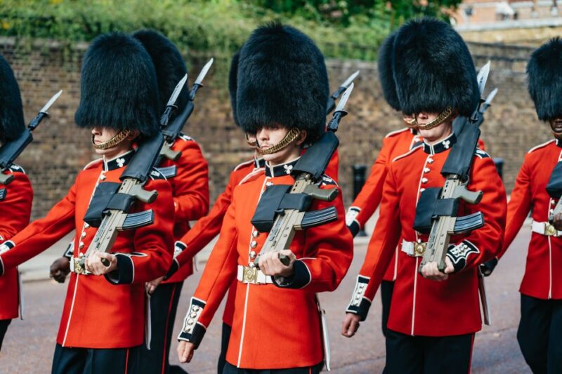 London: Changing of The Guard Tour - Location and Landmark Highlights Along the Route