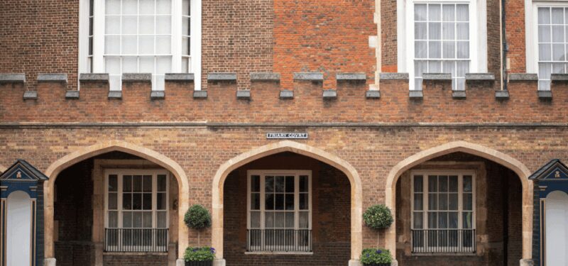London: Changing of the Guard with a an APP - Prime Viewing Spot at Buckingham Palace