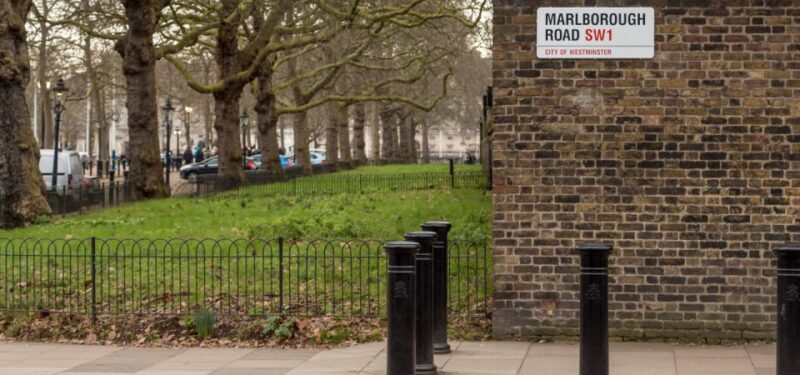 London: Changing of the Guard with a an APP - The Mini-Guard Change and Other Lesser-Known Events