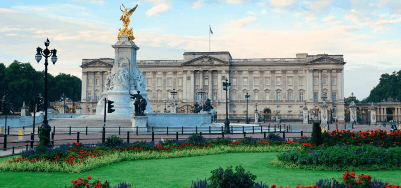 London: Changing of the Guard with a an APP - Limitations: Download Problems and Crowds