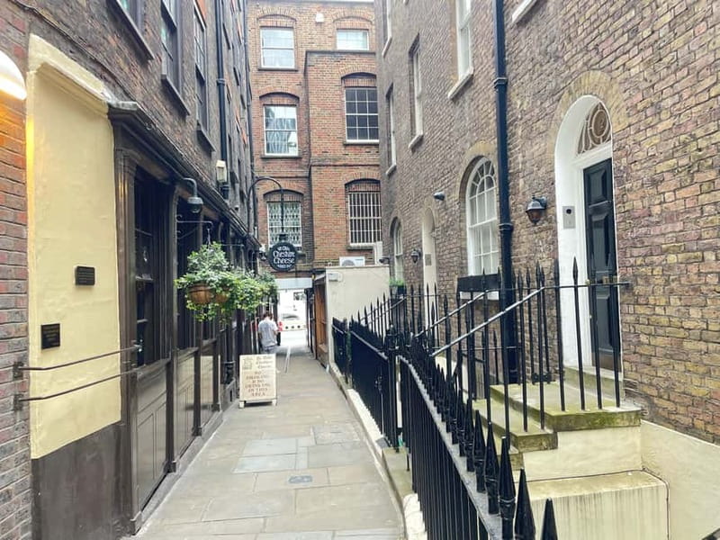 London: Charles Dickens Walking Tour for Small Groups - Key Points