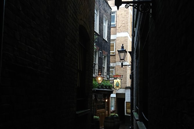 London Christmas Carol & Charles Dickens Small Group Walking Tour - The Guide: Richard’s Expertise and Presentation