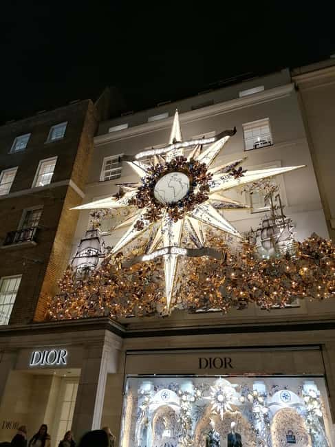 London: Christmas Lights and Festive Pubs Walking Tour - Exploring Londons Most Impressive Christmas Light Displays