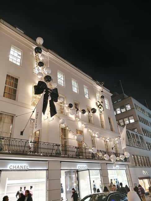 London: Christmas Lights and Festive Pubs Walking Tour - Practical Details and Group Experience
