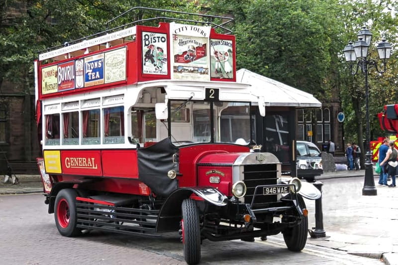 London: Christmas Lights & Bites Tour - Experience Londons Festive Charm on a Vintage Routemaster