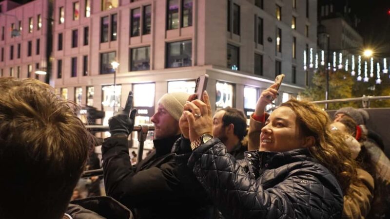 London: Christmas Lights Bus Tour With Live Guide - Practical Tips for a Comfortable Experience