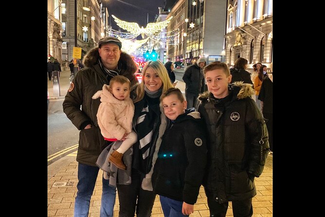 London Christmas Lights Guided Tour by Cab - Bond Streets Elegant Festive Decor and Celebrity Spotting