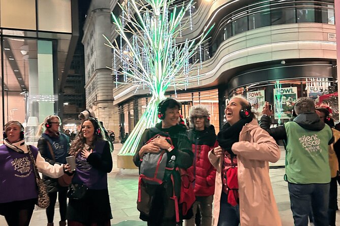London Christmas Lights Guided Tour With Christmas Music - Key Points